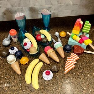 Sundae ice cream and popsicle play food sets.